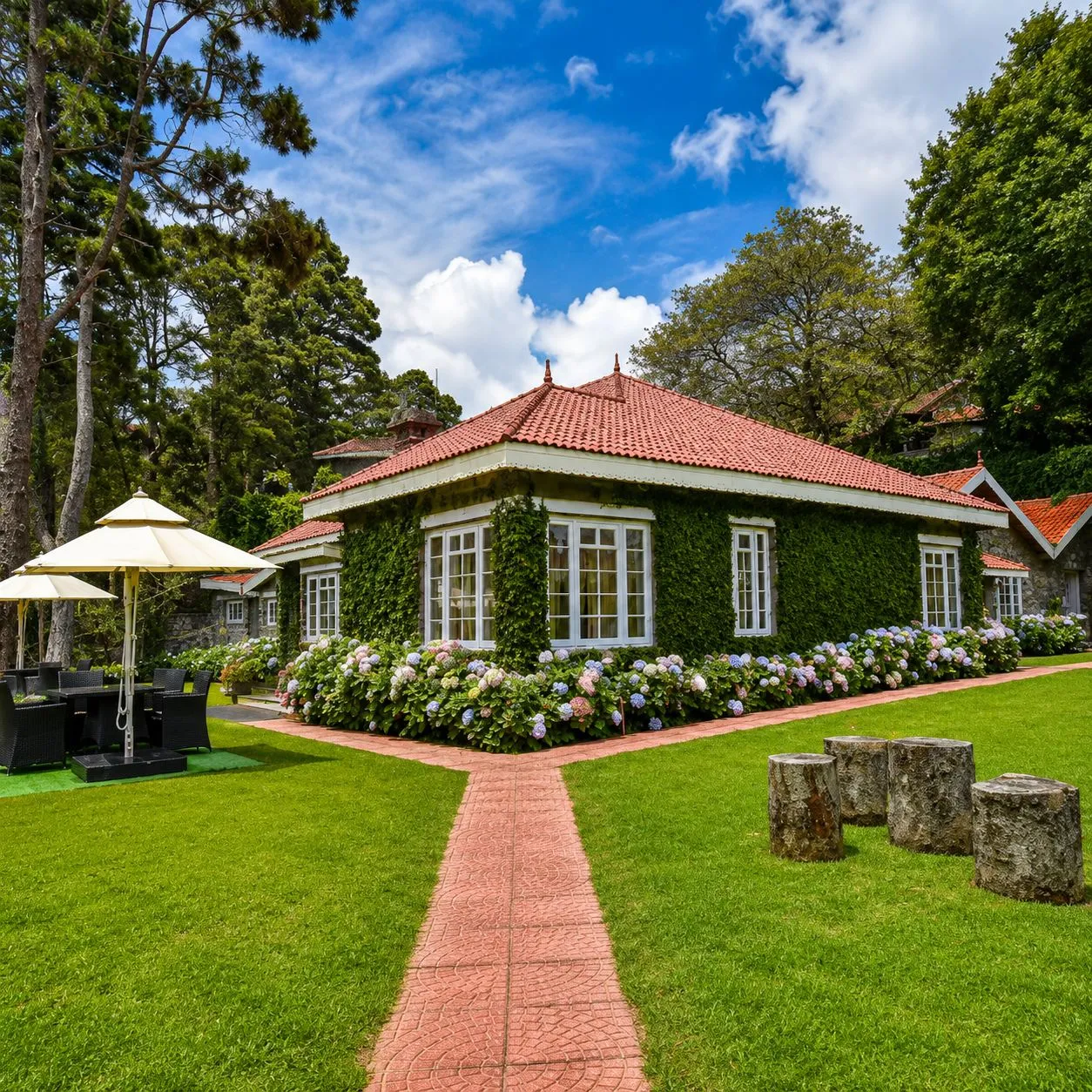 Carlton Cottage Rooms among gardens