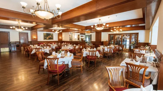 Silver Oak Restaurant dining